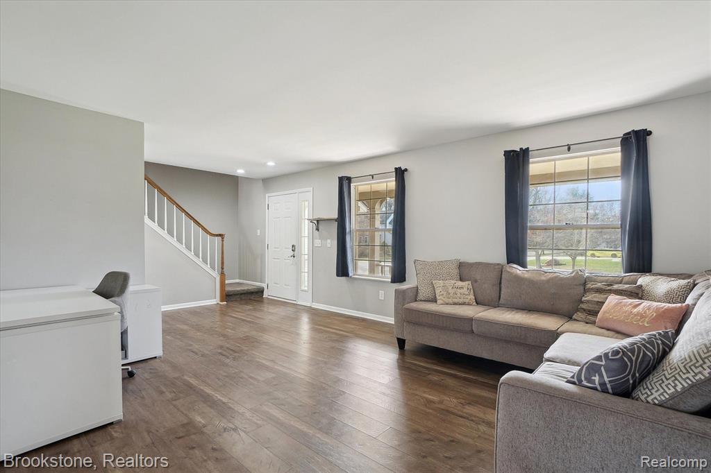 4272 HEATHERSTONE Drive, Waterford, MI 48329 — Photo 8