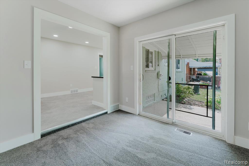 8355 HELEN, Center Line, MI 48015 — Photo 13