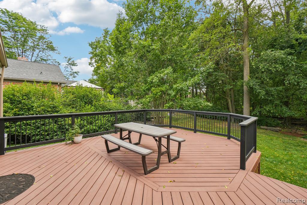 585 Timberline Drive, Rochester Hills, MI 48309 — Photo 34