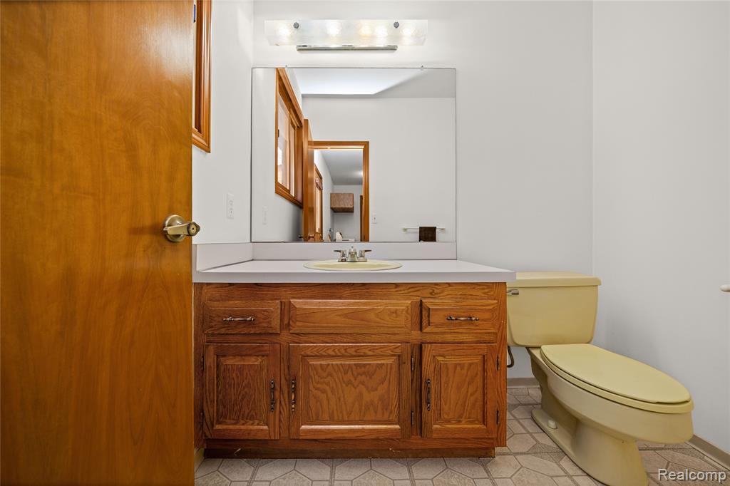 28867 Appleblossom Lane, Farmington, MI 48331 — Photo 35