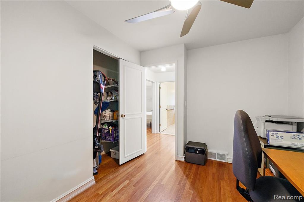 869 Central Drive, Lake Orion, MI 48362 — Photo 35