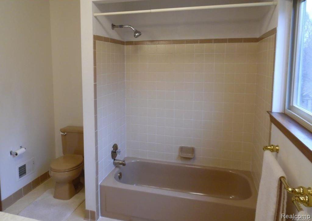 720 SHELLEY Drive, Rochester Hills, MI 48307 — Photo 25