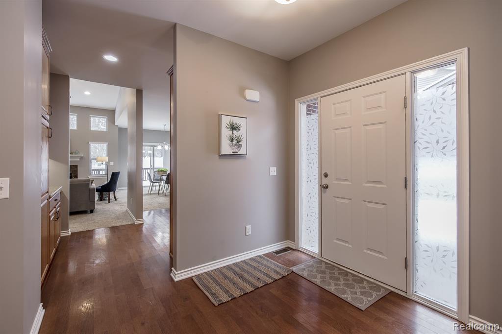 9573 Kingsway Circle, Clarkston, MI 48348 — Photo 6