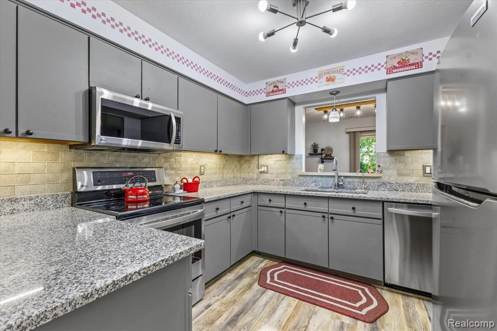 4884 Ashley Lane, Waterford, MI 48329 — Photo 12