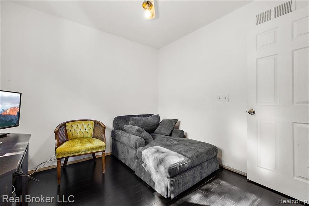 24348 Simmons Drive, Novi, MI — Photo 32