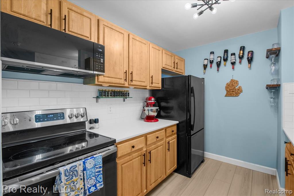 426 Marigold Circle, Westland, MI — Photo 10