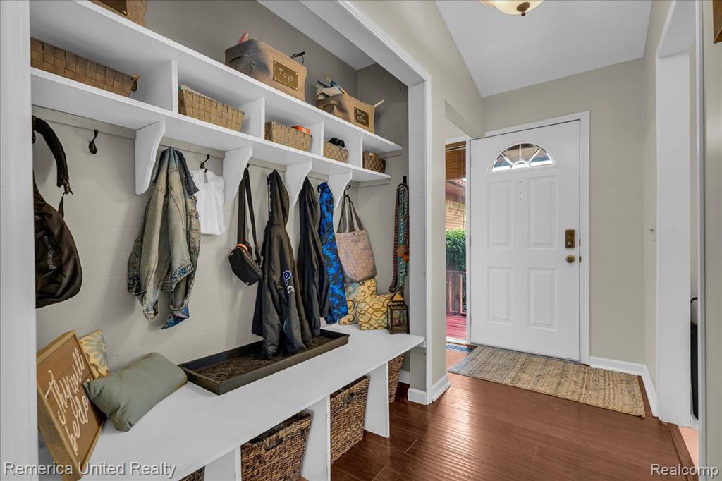 43488 LAURELWOOD, Canton, MI 48187 — Photo 2