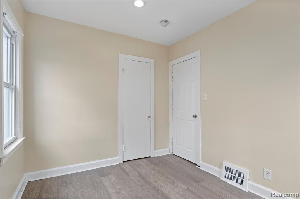 6115 YINGER Avenue, Dearborn, MI 48126 — Photo 18