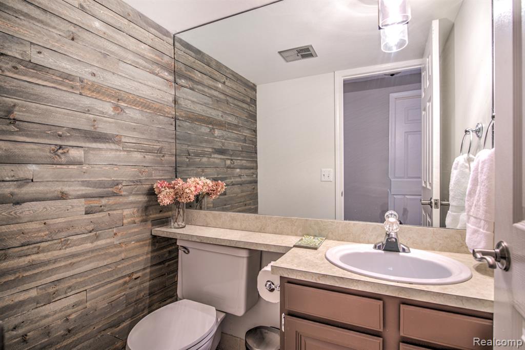 5250 Winchester Drive, Troy, MI 48085 — Photo 24