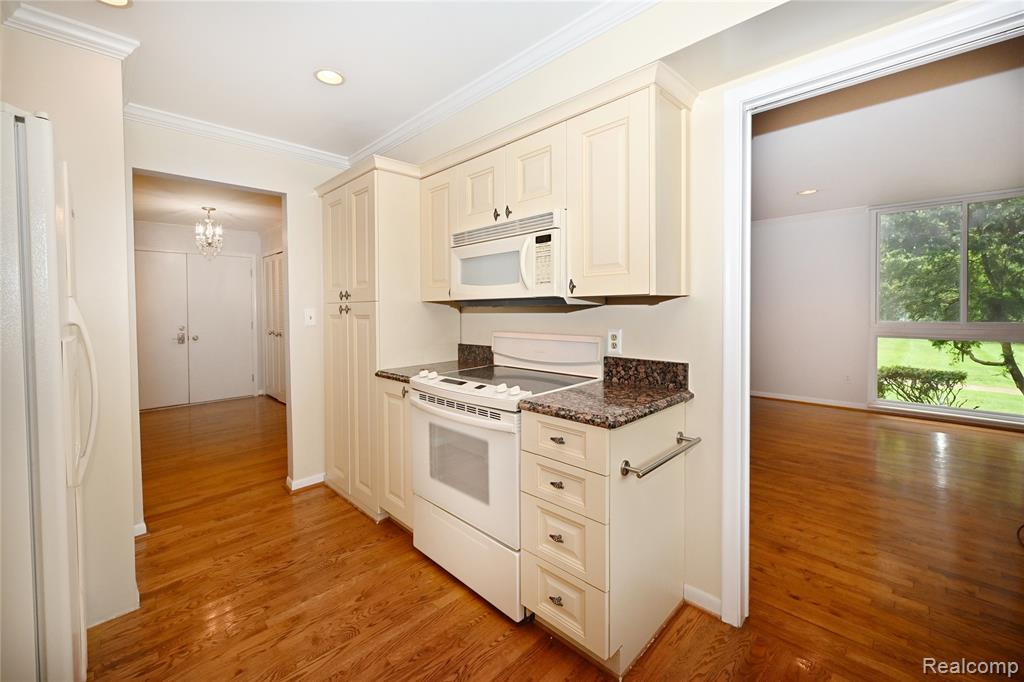 4043 W Maple, D 101, Bloomfield Hills, MI 48301 — Photo 15