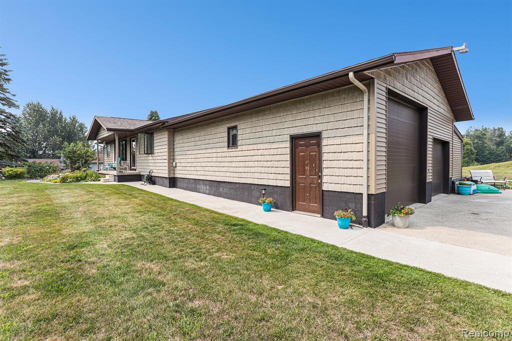 808 S Dow Road, MI 48661 — Photo 35