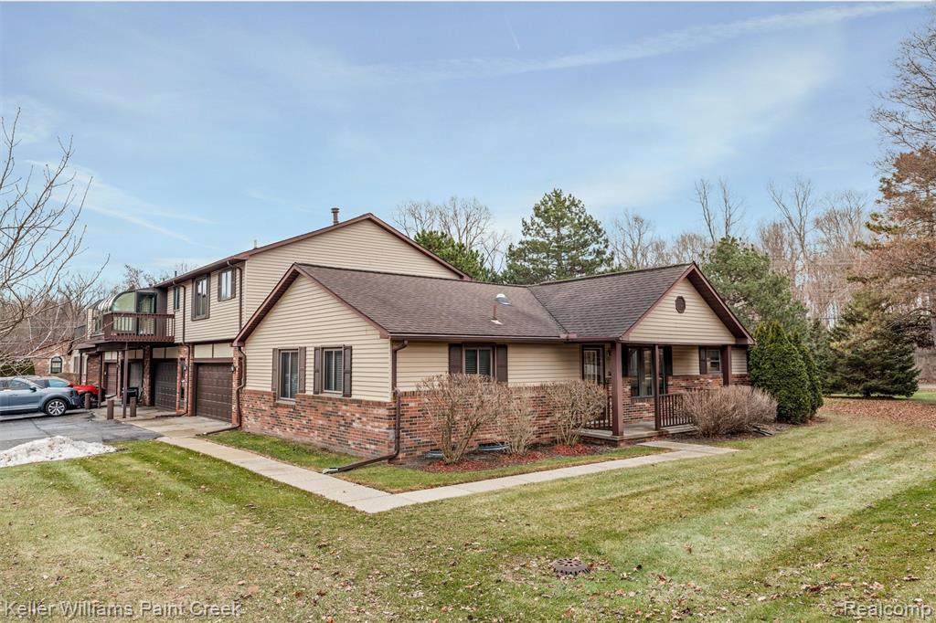 975 Woodlane Drive, Rochester Hills, MI 48307 — Photo 2