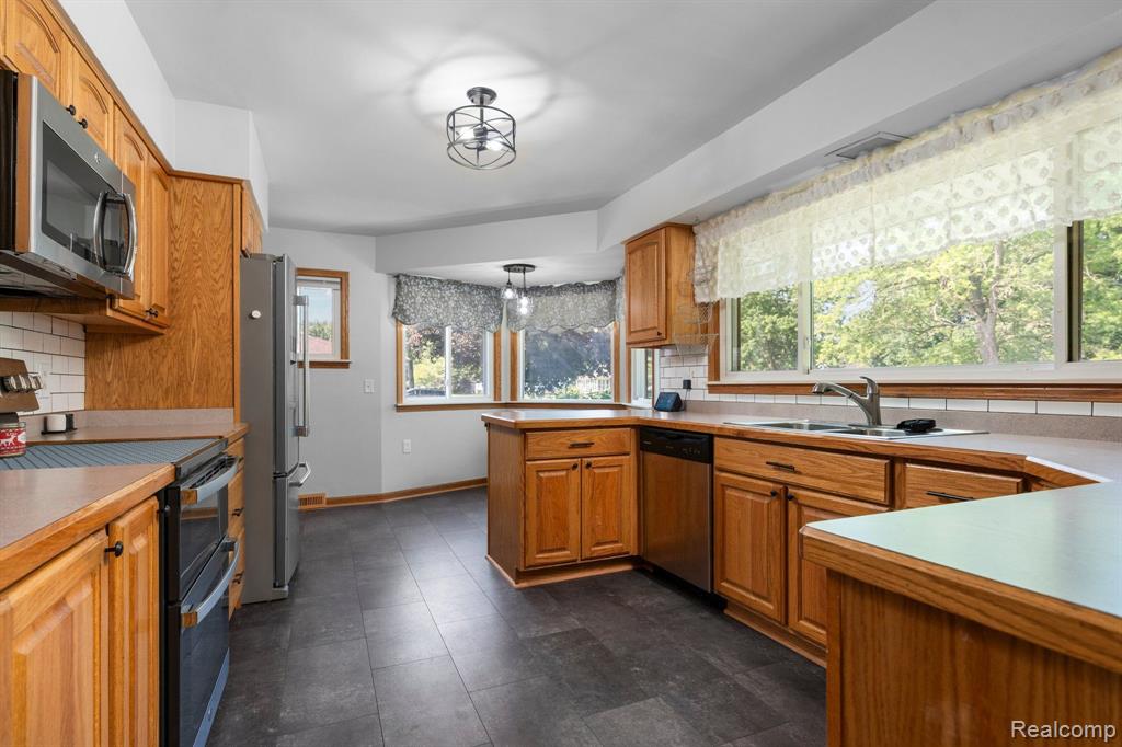 428 N SUMMIT Street, Webberville, MI 48892 — Photo 11