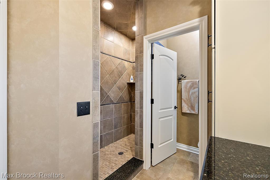 4353 Forest Avenue, Waterford, MI 48328 — Photo 17