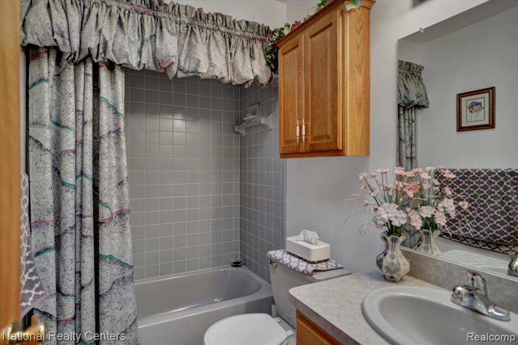 45866 Glen Court, Macomb, MI 48044 — Photo 18