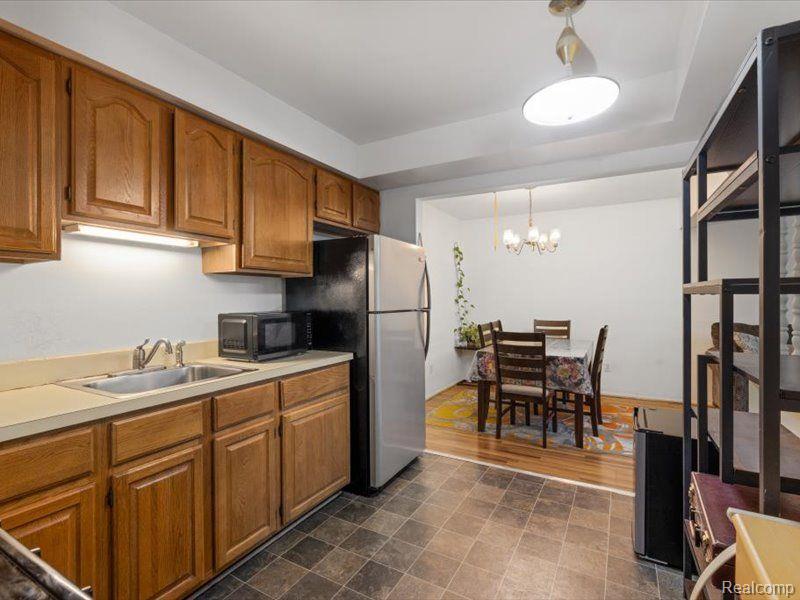 8299 KARAM Boulevard, 1, Warren, MI 48093 — Photo 5