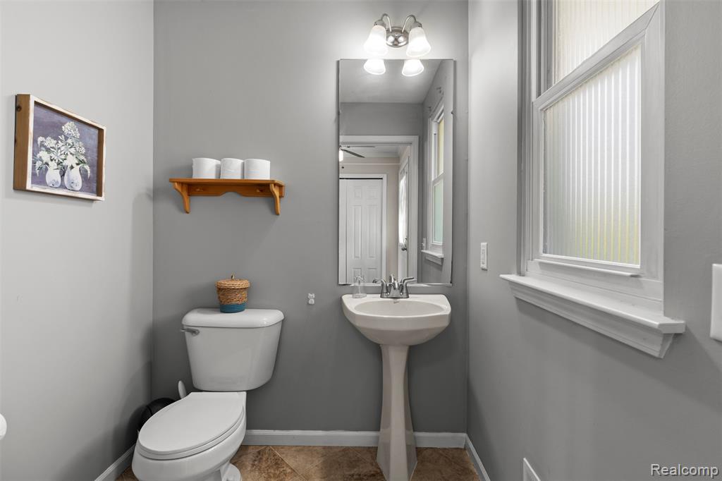7168 Roxbury Drive, Ypsilanti, MI 48197 — Photo 12