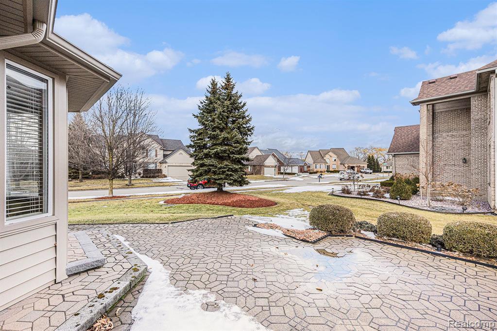 50190 MAGDALINA Drive, Macomb, MI 48044 — Photo 22