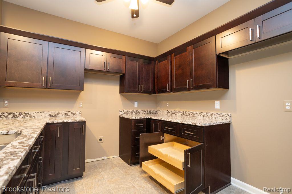 5829 TWIN OAKS Drive, Sterling Heights, MI 48314 — Photo 11