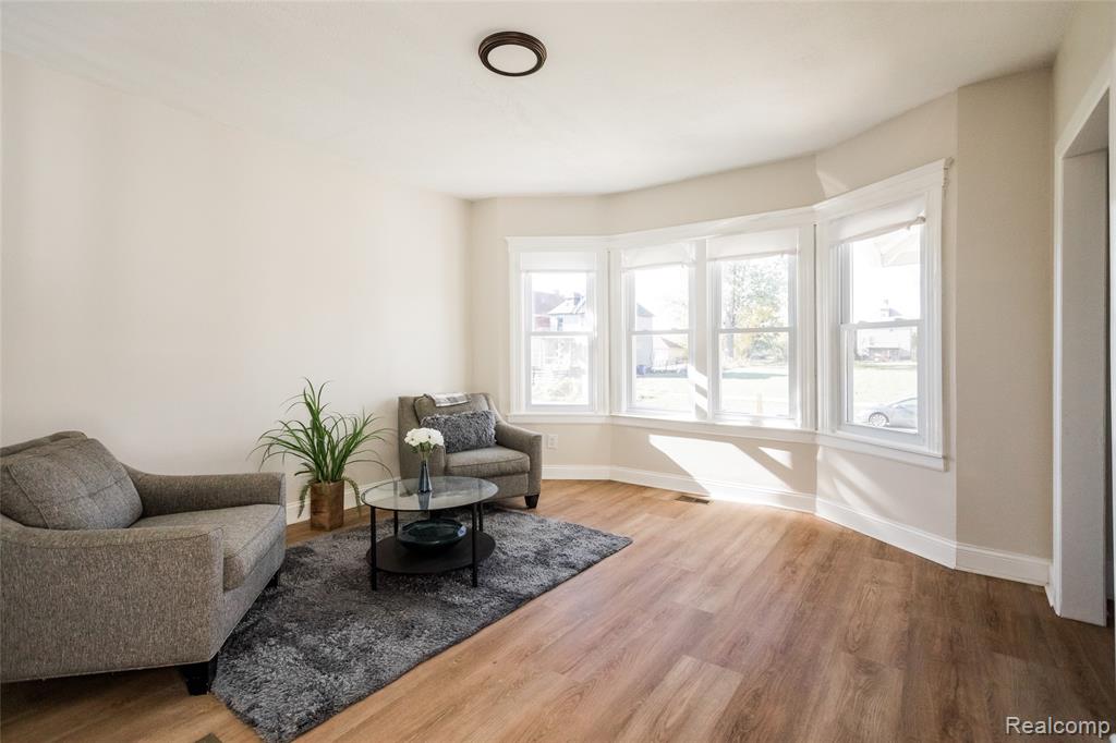 2592 Harding Street, Detroit, MI 48214 — Photo 9