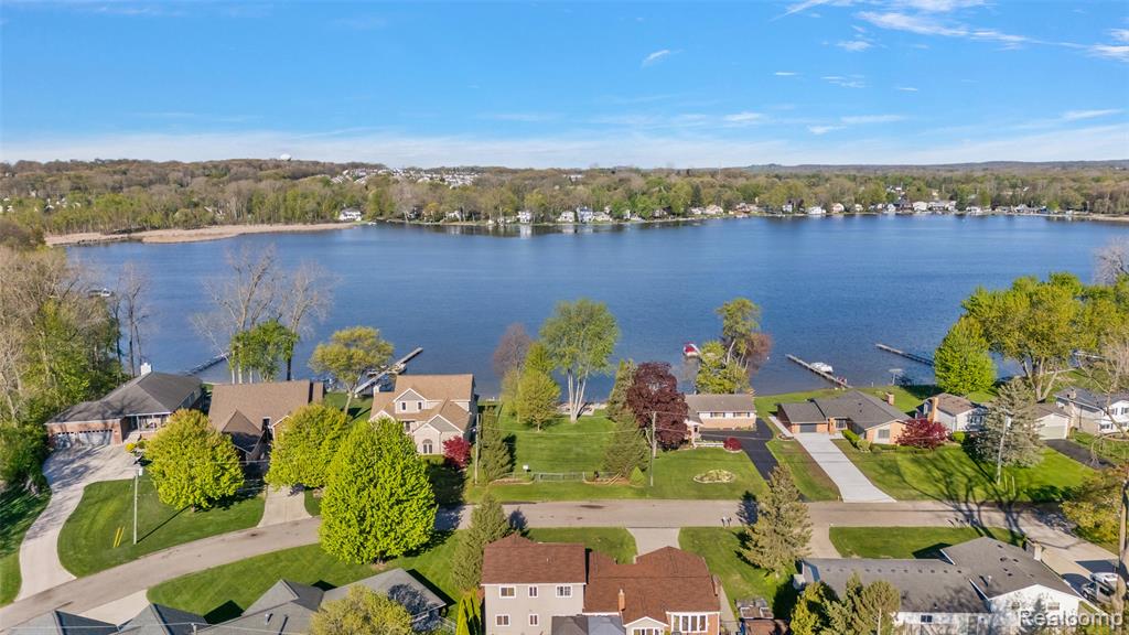 15 Pleasant Lake Drive, Waterford, MI 48327 — Photo 65