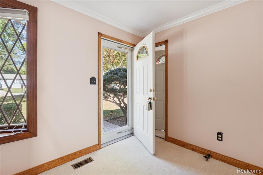 1560 Odette, Hartland, MI 48353 — Photo 6