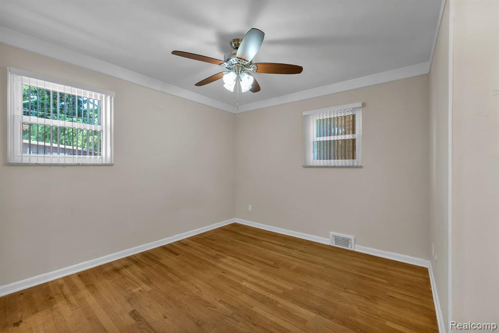26637 Clairview Drive, Dearborn Heights, MI 48127 — Photo 24