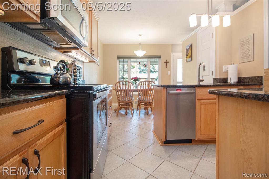 41047 Greenbrook Lane, Plymouth, MI 48170 — Photo 6