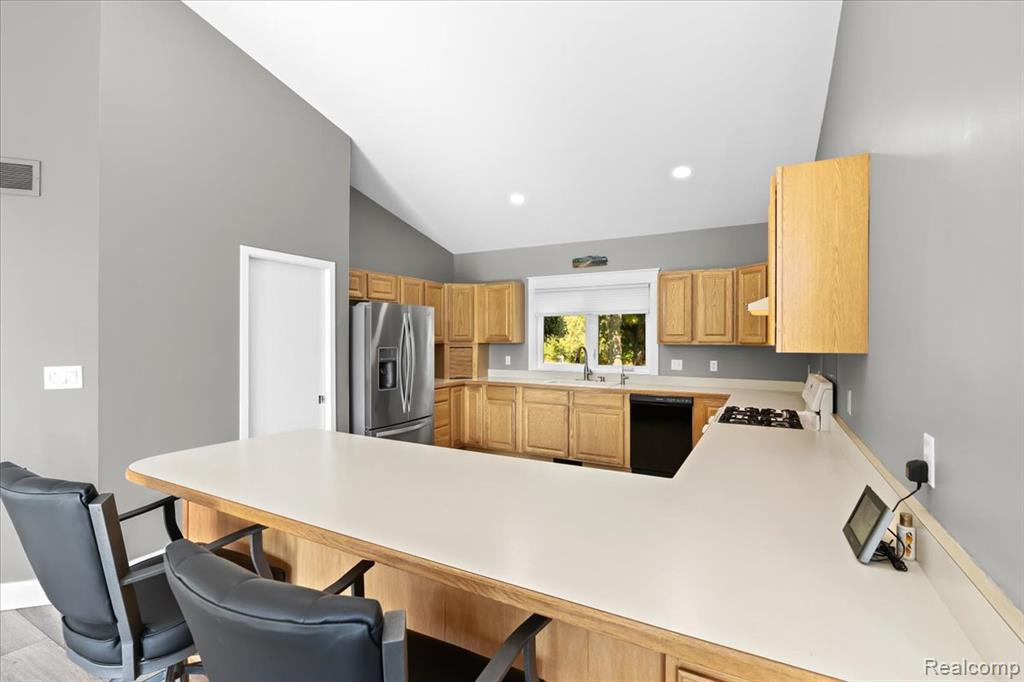 12002 Renfrew Court, Hartland, MI 48353 — Photo 14