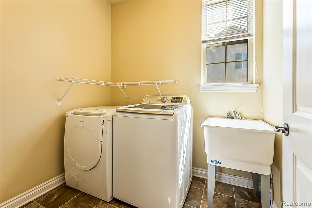 58740 Carriage Lane, South Lyon, MI 48178 — Photo 14