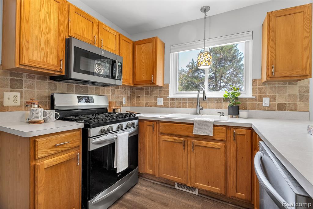 45447 Michael Court, Canton, MI 48188 — Photo 8