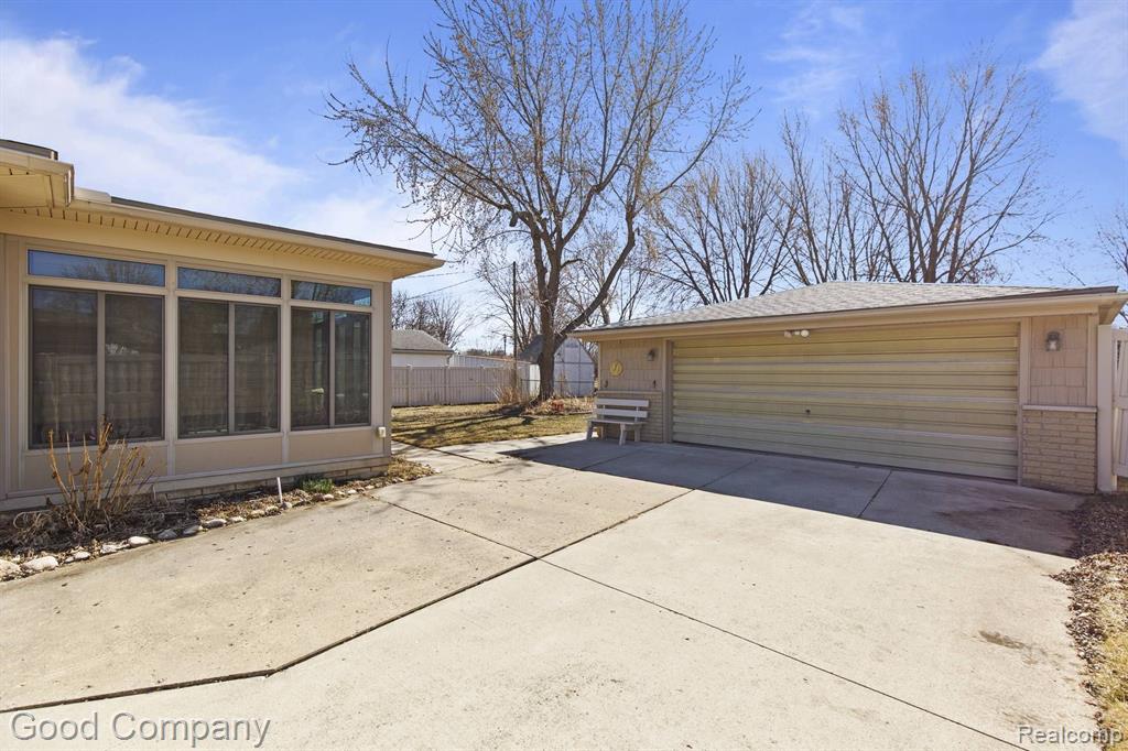 48164 MALLARD Drive, Chesterfield, MI 48047 — Photo 27