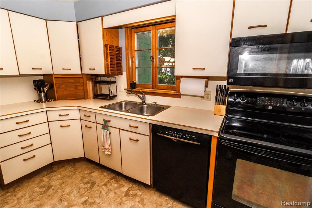 30 Brown Court, Midland, MI 48640 — Photo 4