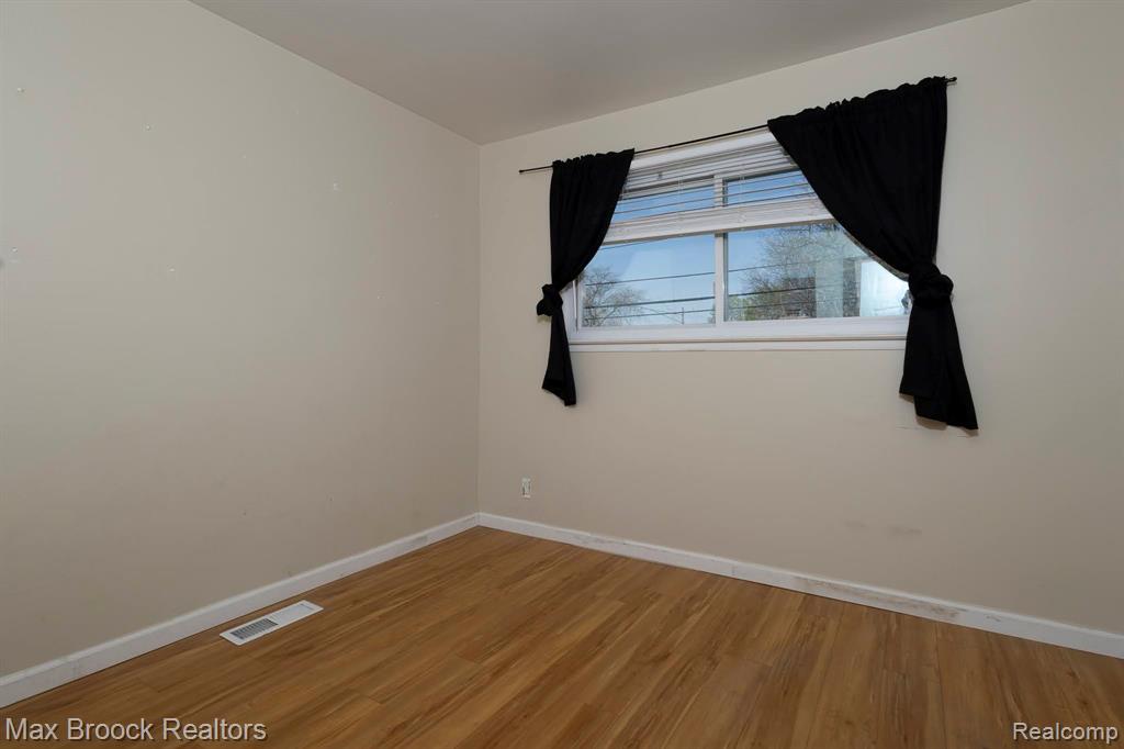 4829 WOLGAST Drive, Warren, MI 48092 — Photo 26