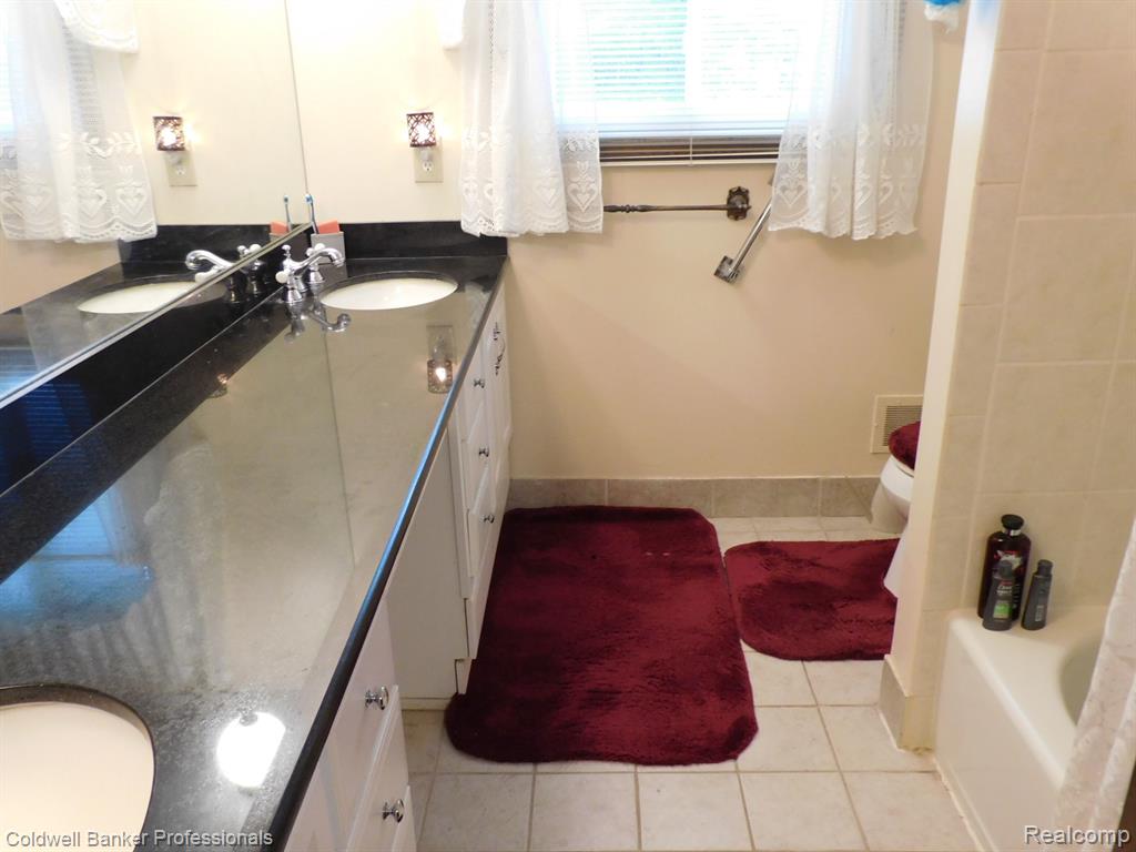 5244 Folkstone Drive, Troy, MI 48085 — Photo 19