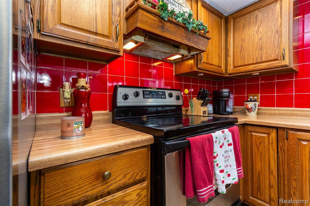 5327 Fern Drive, Fenton, MI 48430 — Photo 13