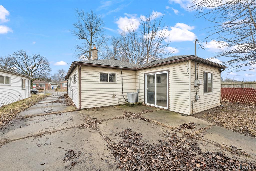 5684 GERTRUDE Street, Dearborn Heights, MI 48125 — Photo 8