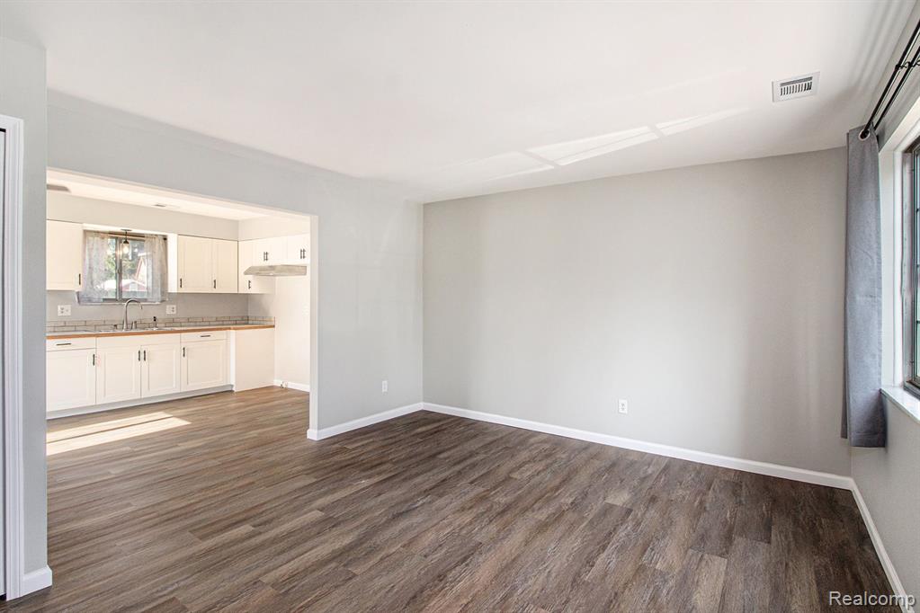 415 RAILROAD Street, Howell, MI 48843 — Photo 2