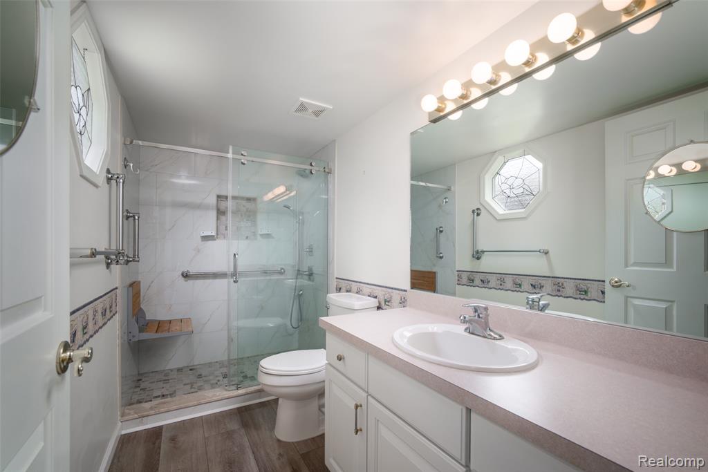 5026 Harbor Oak Drive, Waterford, MI 48329 — Photo 10