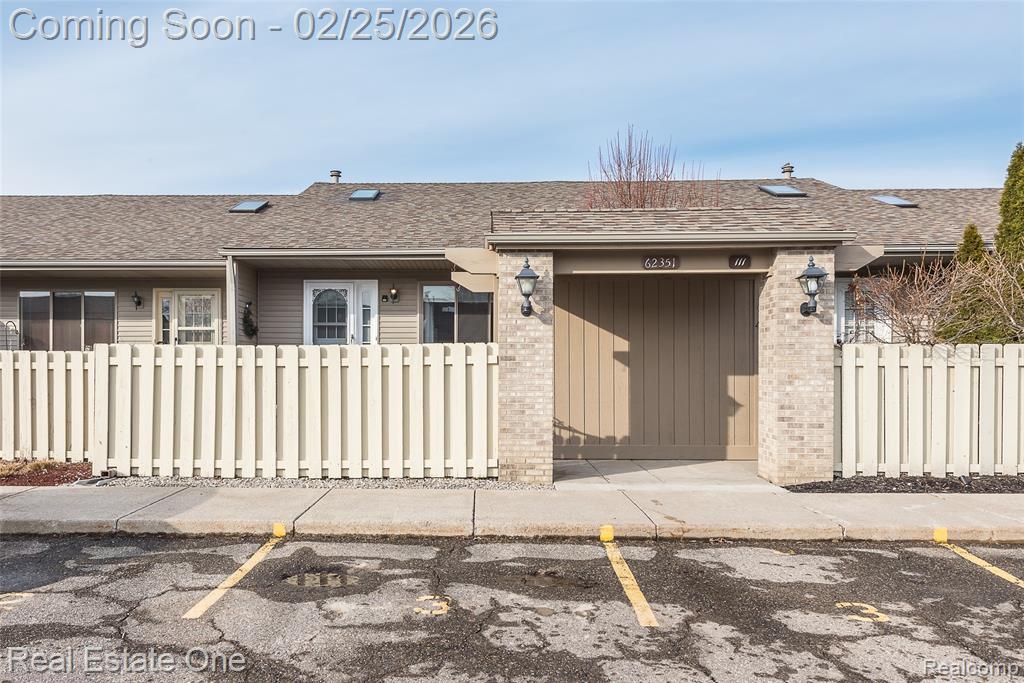 62351 Arlington Circle, 3, South Lyon, MI 48178 — Photo 2