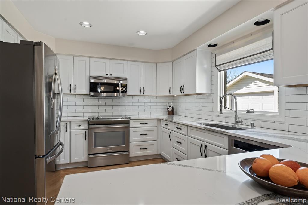 4297 Mario Court, Plymouth, MI 48170 — Photo 17