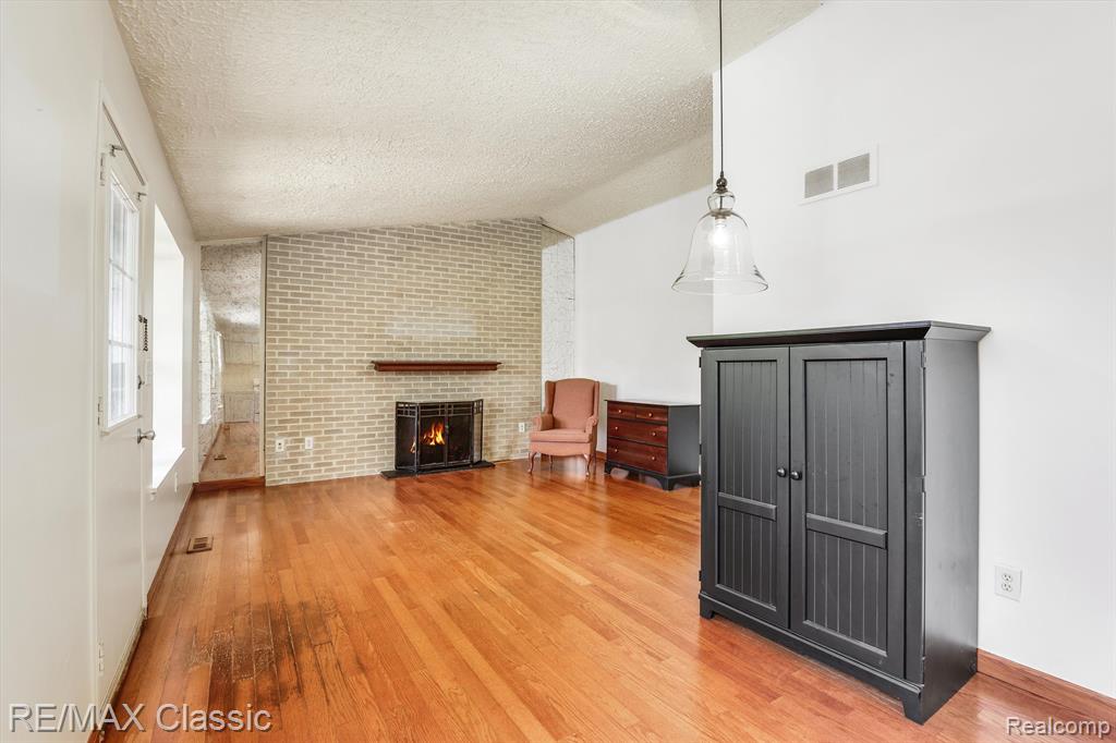 41716 ONAWAY Drive, Northville, MI 48167 — Photo 9