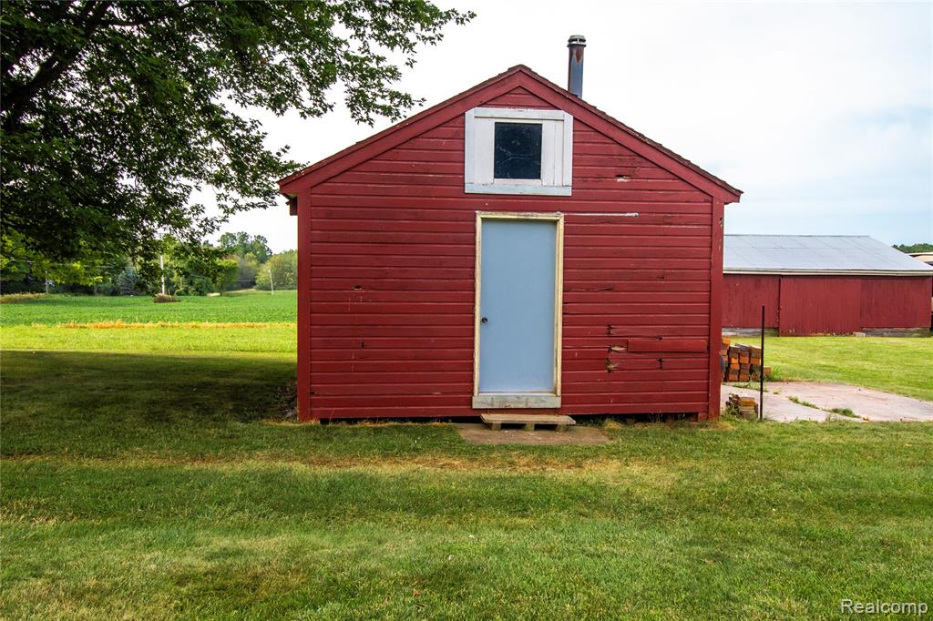 9197 Henderson Road, Otisville, MI 48463 — Photo 41