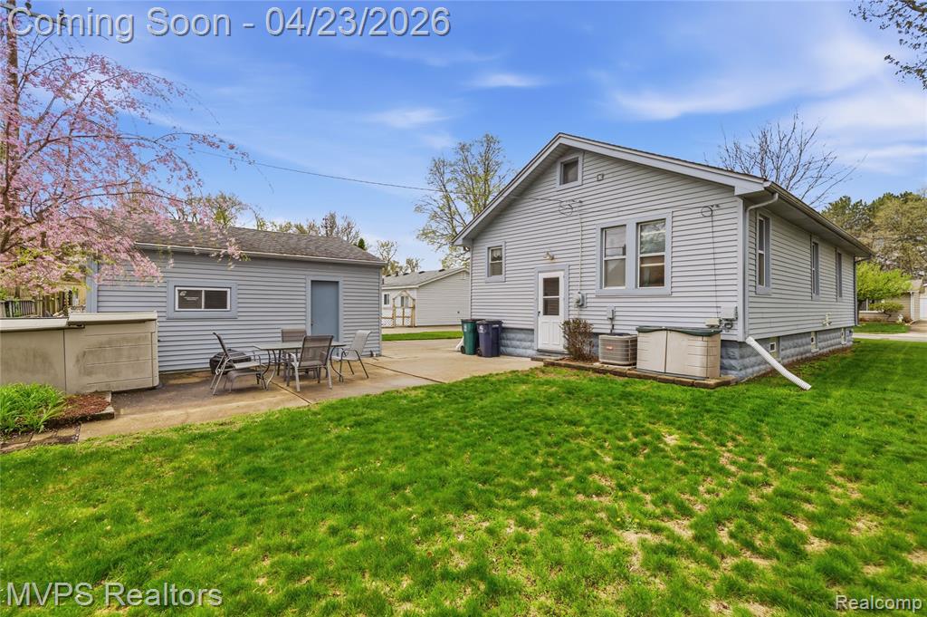 907 Batavia Avenue, Royal Oak, MI 48067 — Photo 25