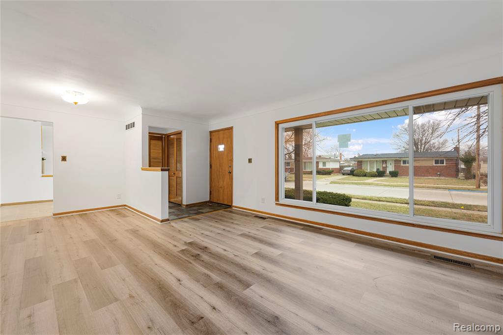 28876 Palm Beach Drive, Warren, MI 48093 — Photo 6