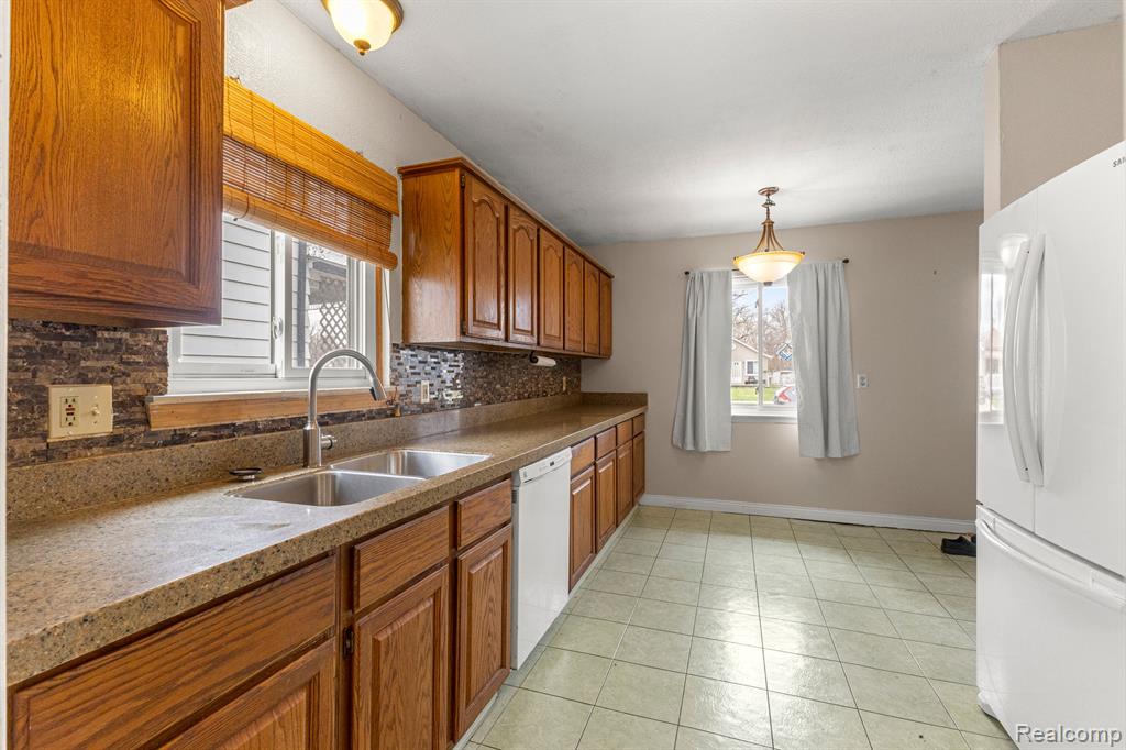 4928 RAYMOND Avenue, Dearborn Heights, MI 48125 — Photo 13