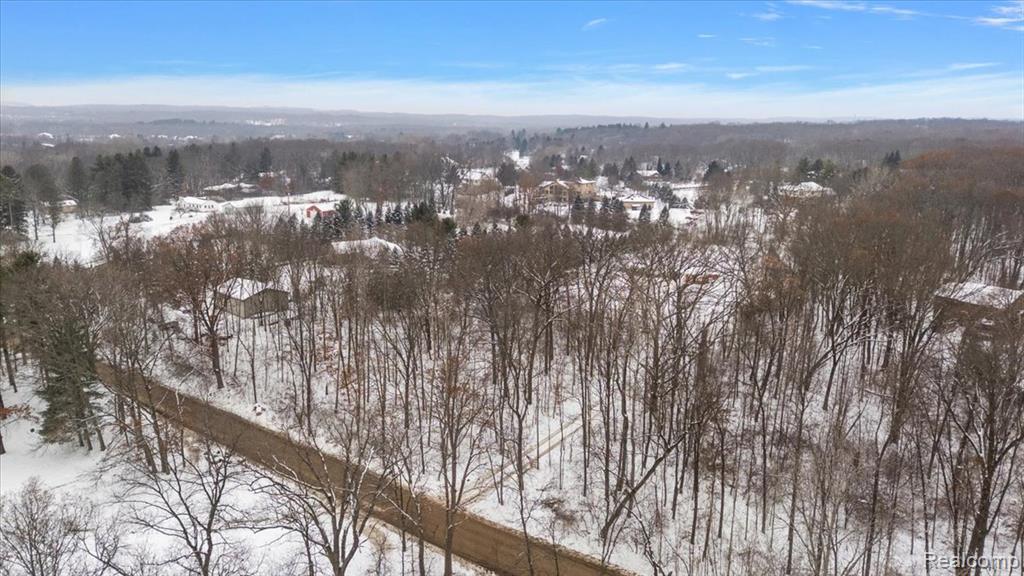 700 W Maple Road, Milford, MI 48381 — Photo 18