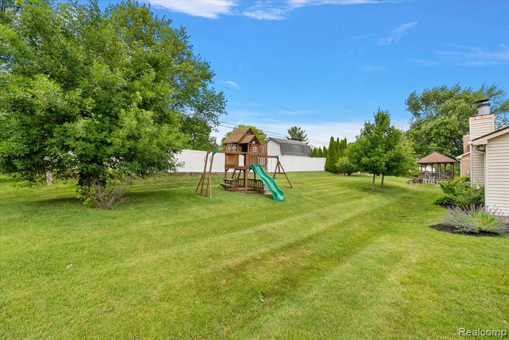 45071 Yorkshire Drive, Novi, MI — Photo 36