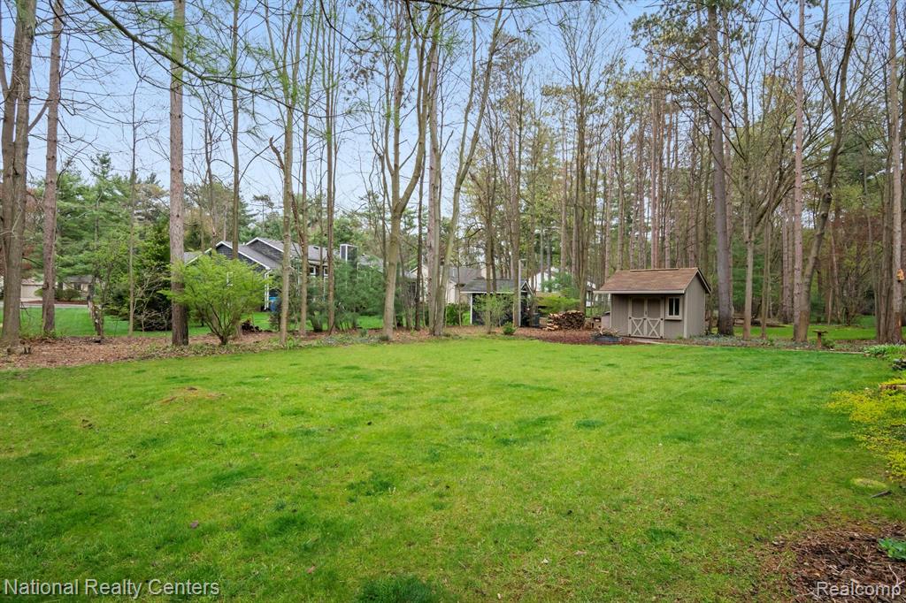 4049 PINESTEAD Drive, Commerce Twp, MI 48390 — Photo 65