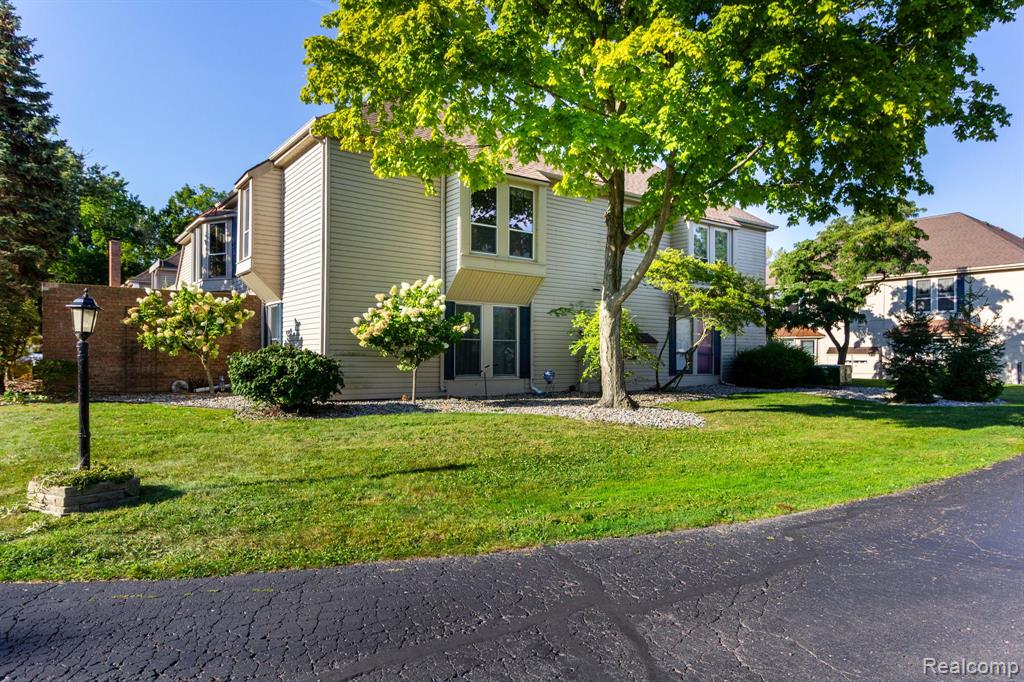 8095 Colony Drive, 23, Grosse Ile, MI 48138 — Photo 3